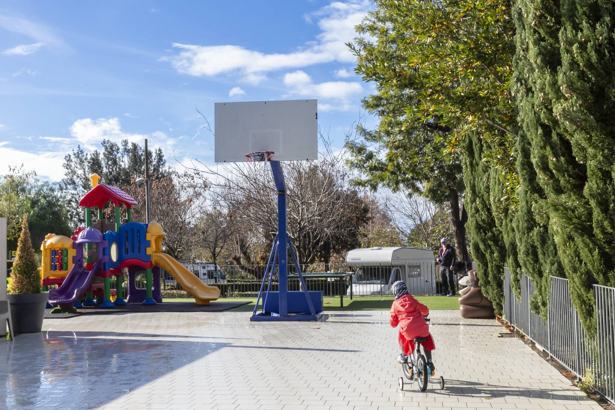 hu-roma-camping-in-town-playground-winter.jpg