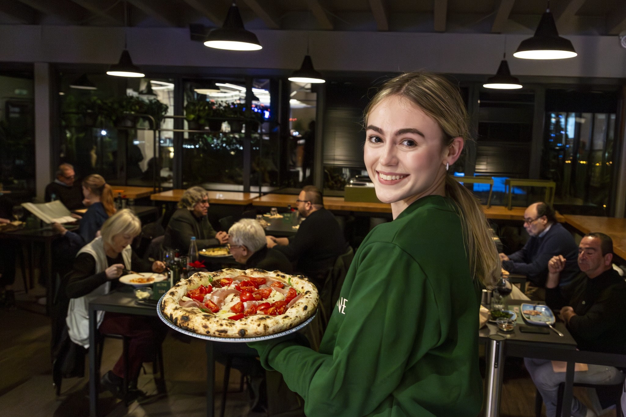 hu-roma-camping-in-town-restaurant-pizza-winter.jpg