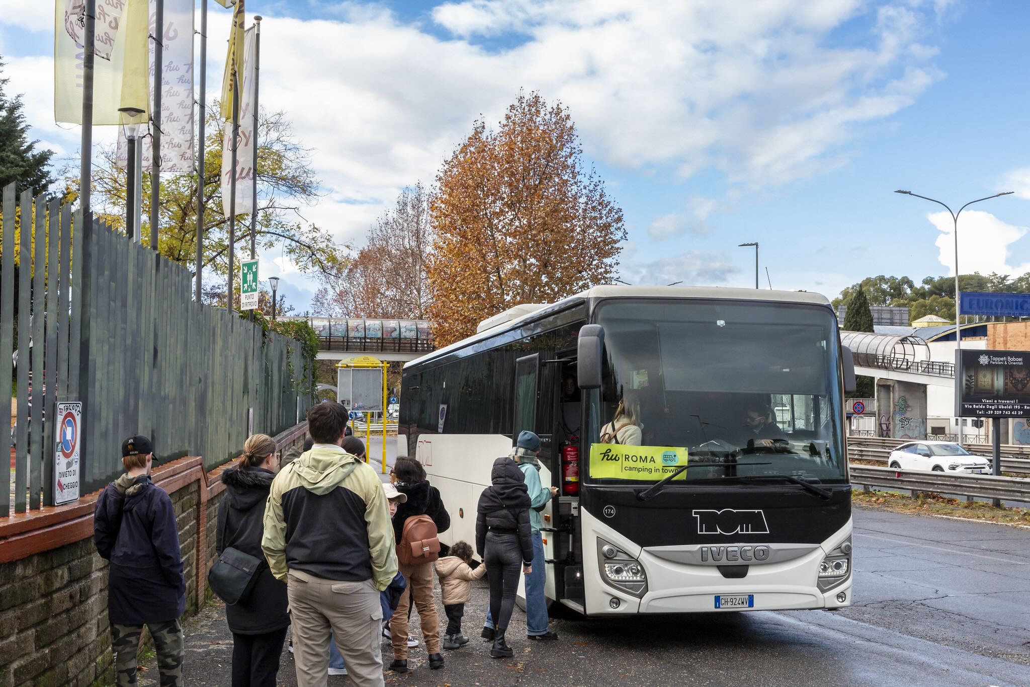 hu-roma-camping-in-town-shuttle-bus.jpg
