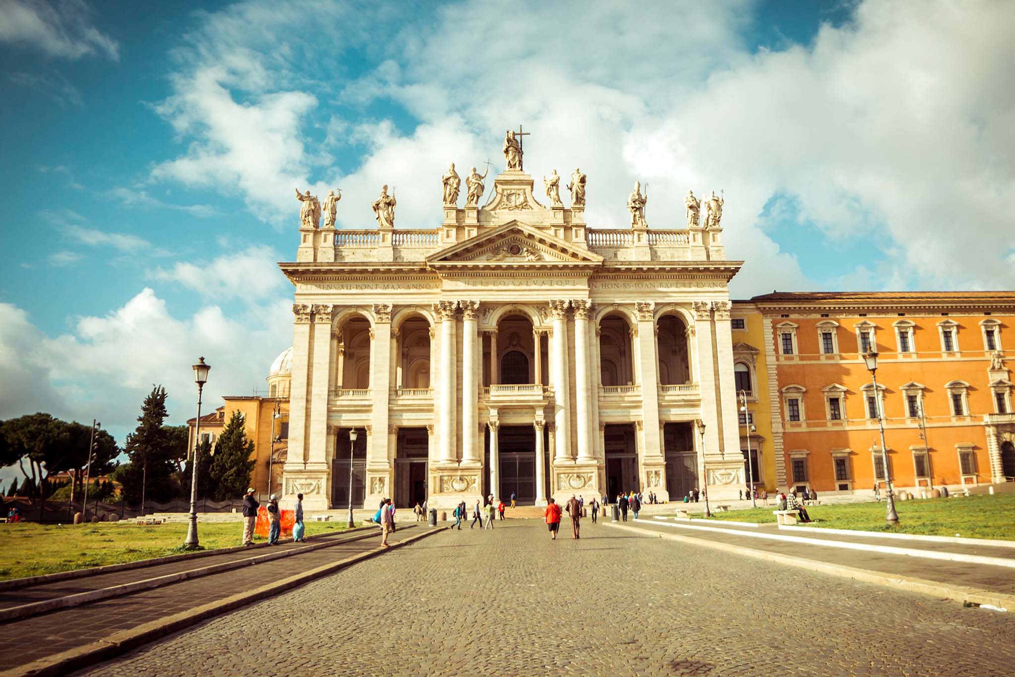 roma-camping-in-town_experience_churches-in-rome_basilica-di-san-giovanni-in-laterano.jpg