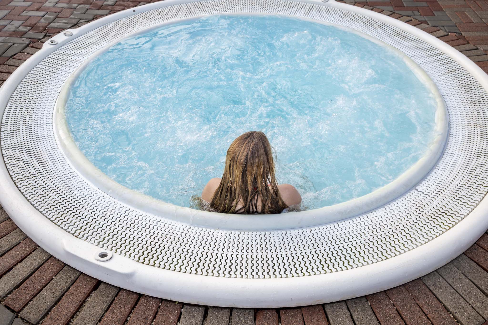 roma-camping-in-town_jacuzzi-pool.jpg