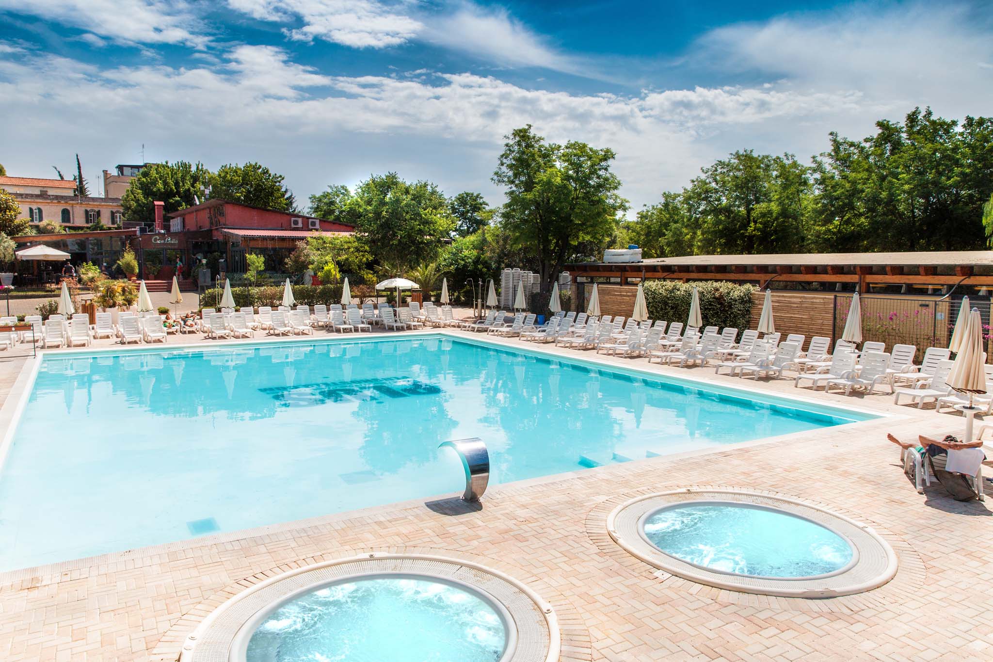 roma-camping-in-town_pool-overview.jpg